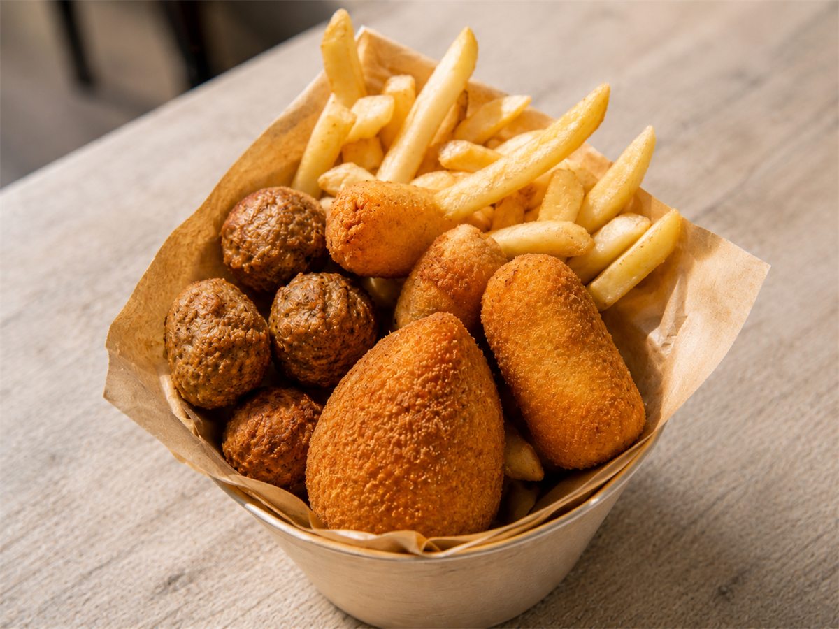 Gemischte frittierte Snacks zum Teilen