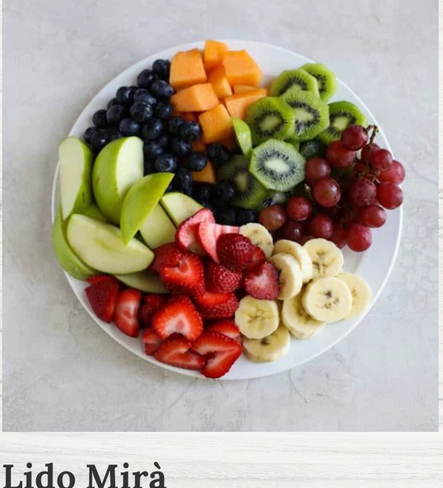 Frutta fresca al lido MIRÀ Beach Club Montepaone