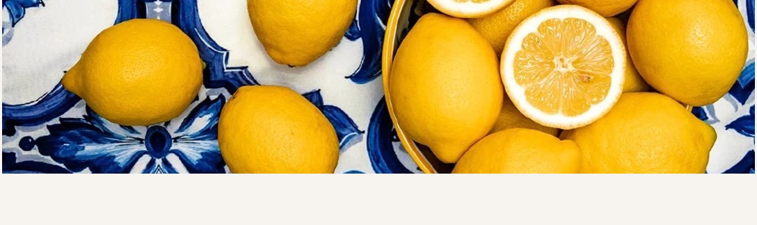 Limoni e ingredienti freschi per beach club in Calabria