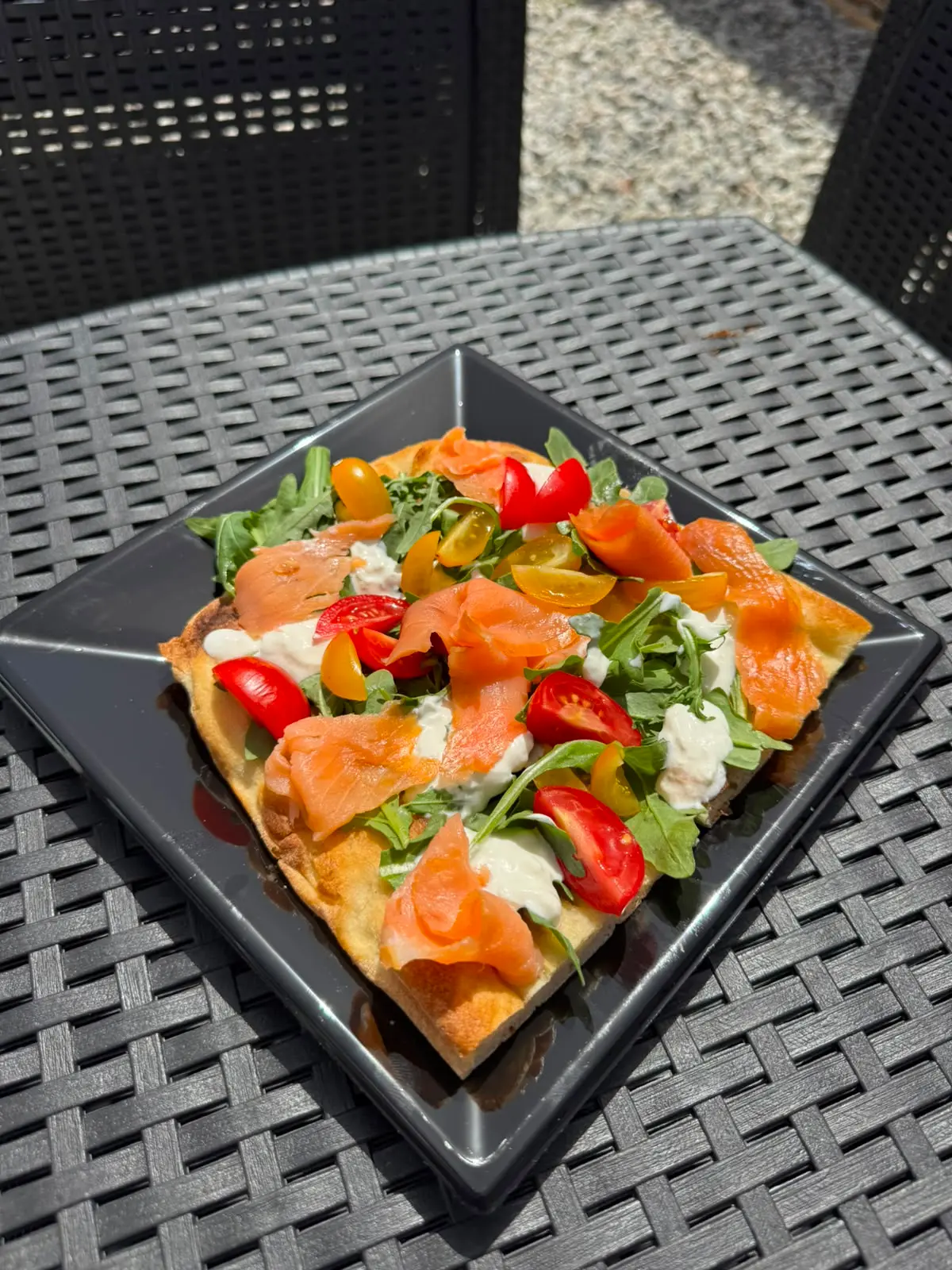 Pinsa al salmone